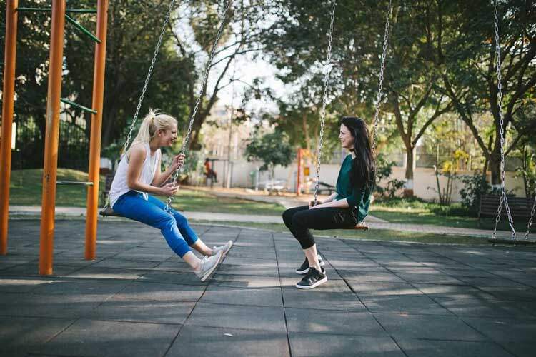 8 Good Ways to Start a Conversation to Expand Your Network