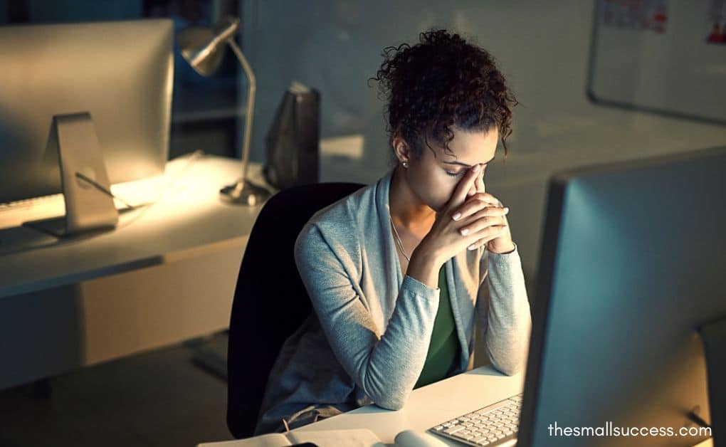 3 Daily Habits That Are Quietly Draining Your Energy, According to a Psychologist